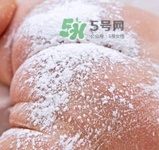 寶寶用爽身粉有危害嗎？爽身粉對(duì)寶寶有什么危害？