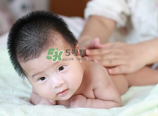 寶寶用爽身粉有危害嗎？爽身粉對(duì)寶寶有什么危害？