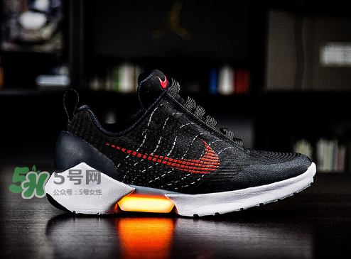 nike hyperadapt 1.0怎么充電？耐克自動(dòng)系鞋帶鞋要充電嗎？
