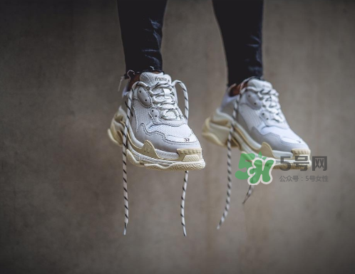balenciaga triple s上腳效果怎么樣？巴黎世家復(fù)古訓(xùn)練鞋上腳