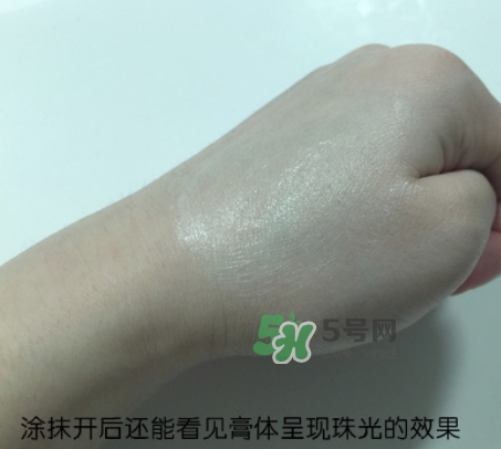 hr黑繃帶對(duì)痘痘有用嗎？赫蓮娜黑繃帶面霜使用心得