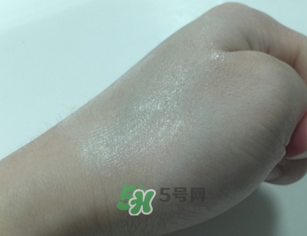 hr黑繃帶對(duì)痘痘有用嗎？赫蓮娜黑繃帶面霜使用心得