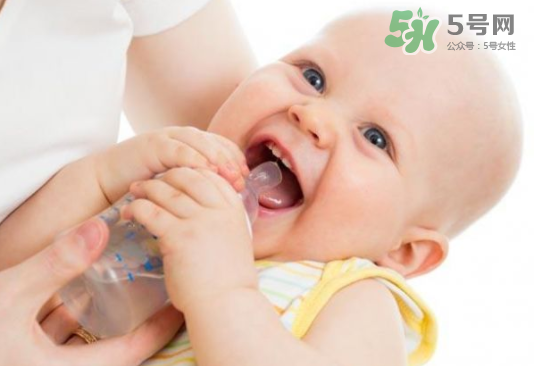 母乳和奶粉能混在一起吃嗎？母乳和奶粉混合喂養(yǎng)好嗎？