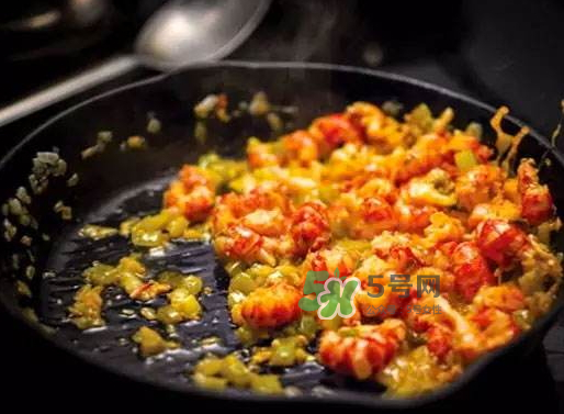 小龍蝦泡飯好吃嗎？小龍蝦泡飯怎么做好吃？