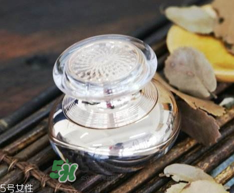 夢詩麗天璽瓊珍玉顏膏怎么樣？夢詩麗天璽膏有激素嗎？