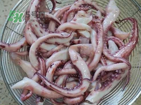 焯魷魚是冷水還是開水？魷魚為什么要焯水