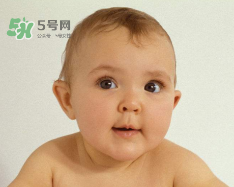 寶寶近視有什么癥狀？寶寶近視有什么表現(xiàn)？