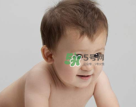 寶寶近視有什么癥狀？寶寶近視有什么表現(xiàn)？