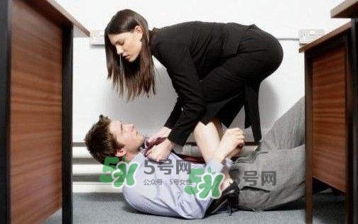 為什么女性遇到性騷擾都選擇容忍？如何懲治性騷擾者？