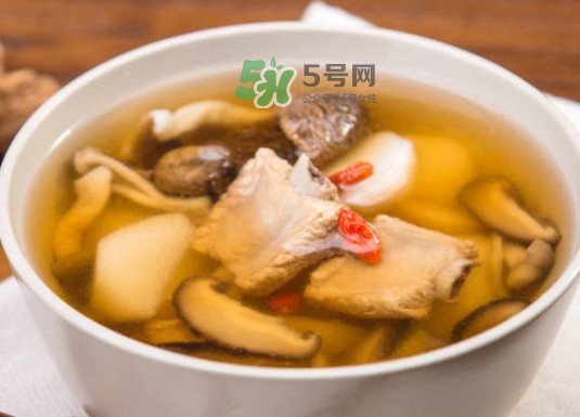 松茸煲排骨怎么做？松茸燉排骨有什么功效