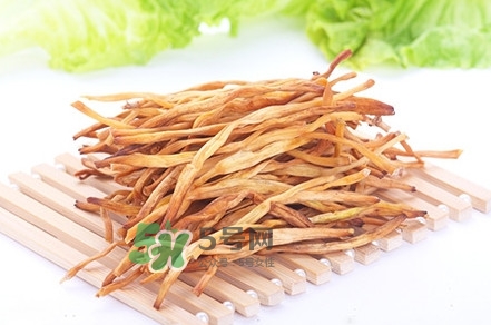 新鮮黃花菜怎么處理？干黃花菜怎么處理