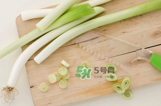 大蔥是蔥黃嗎？大蔥和蔥黃的區(qū)別