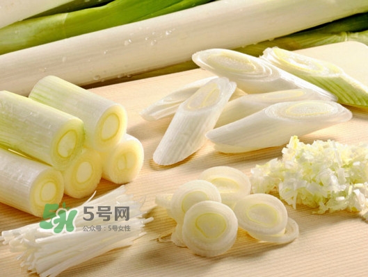大蔥怎么切不辣眼睛？大蔥怎么做好吃