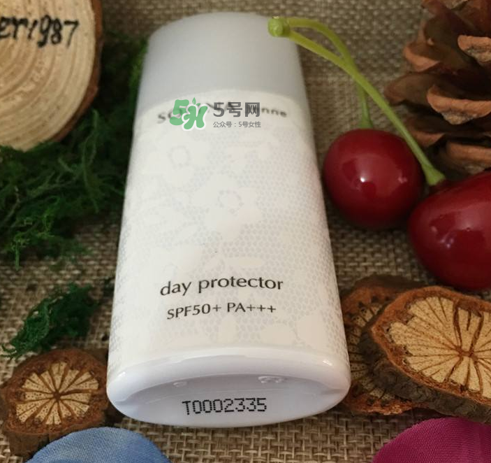 蘇菲娜白蕾絲防水嗎？蘇菲娜白蕾絲悶痘嗎？