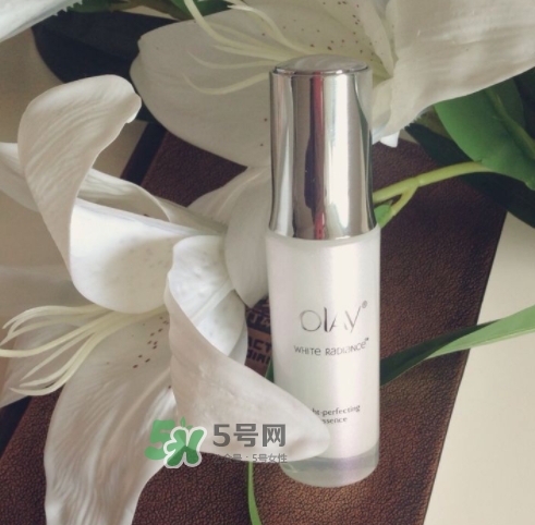 olay玉蘭油小白瓶小綠瓶哪個好？olay小白瓶小綠瓶區(qū)別
