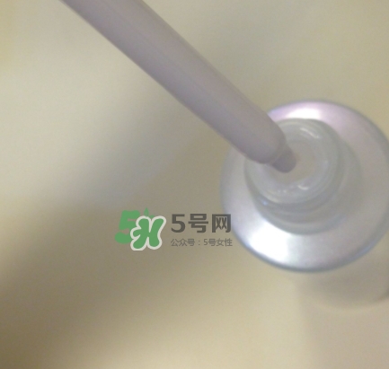 olay玉蘭油小白瓶小綠瓶哪個好？olay小白瓶小綠瓶區(qū)別