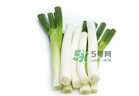 大蔥有青蟲怎么去除？大蔥有白斑是什么原因