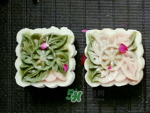 冰皮月餅皮太黏怎么辦？冰皮月餅粘手怎么回事？