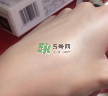 olay小白瓶會長毛嗎？olay小白瓶長黑毛是怎么回事？