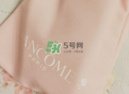 蘭蔻小黑瓶和sk2小燈泡哪個好？蘭蔻小黑瓶和小燈泡怎么用