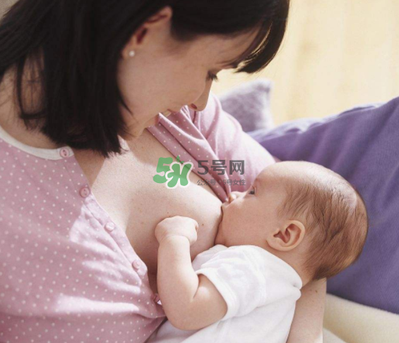 母乳喂養(yǎng)會乳糖不耐受嗎？母乳喂養(yǎng)會過度喂養(yǎng)嗎？