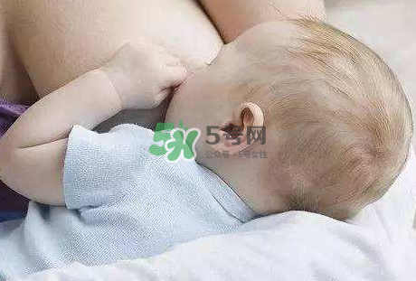 母乳喂養(yǎng)會積食嗎？純母乳喂養(yǎng)的寶寶會積食嗎？