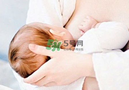 母乳喂養(yǎng)會積食嗎？純母乳喂養(yǎng)的寶寶會積食嗎？