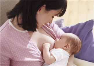 母乳喂養(yǎng)會(huì)積食嗎？純母乳喂養(yǎng)的寶寶會(huì)積食嗎？