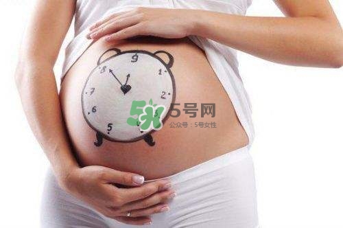 臍帶繞頸是什么原因造成的？臍帶繞頸是多休息還是多運(yùn)動(dòng)？