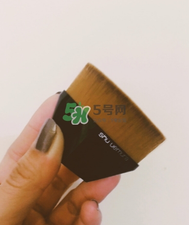 植村秀55魔術(shù)無痕刷怎么用？植村秀55號粉底刷怎么清洗