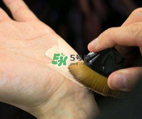 植村秀55號(hào)粉底刷好用嗎？植村秀55零刷痕粉底刷怎么用