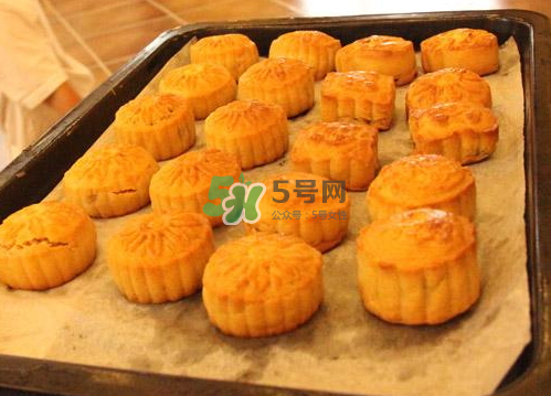烤月餅用錫紙還是油紙？烤月餅是不是一定要墊錫紙？