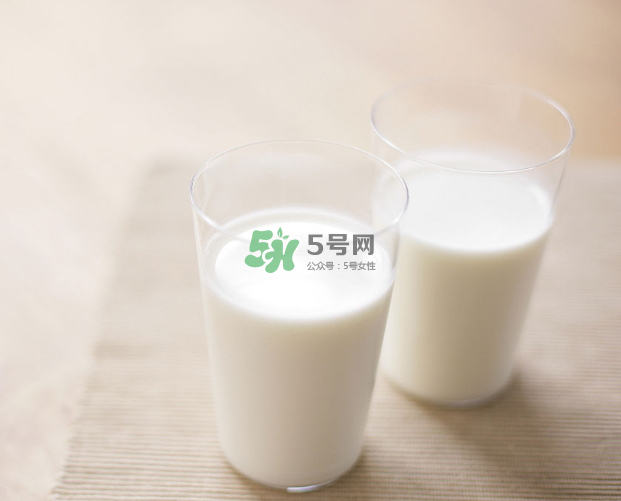 喝牛奶美白嗎？吃什么可以美白？