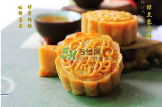 月餅烤裂了什么原因？月餅烤的時(shí)候?yàn)槭裁磿?huì)變形？