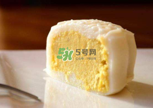 烤月餅刷蛋液還是蛋黃？月餅刷蛋液是全蛋液嗎？