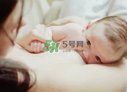 母乳喂養(yǎng)預(yù)防乳腺癌嗎？不喂母乳會(huì)的乳腺癌嗎？