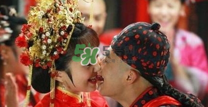 古代鬧洞房都是怎么鬧的？鬧洞房的習(xí)俗是怎么來的？