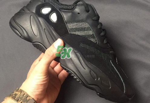 yeezy boost 700黑白純色款什么時(shí)候發(fā)售？