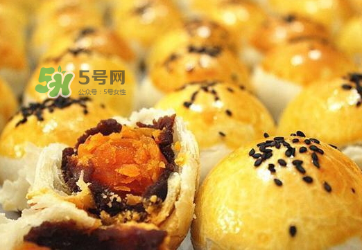 蛋黃酥為什么會(huì)爆開(kāi)？蛋黃酥爆餡是什么原因？