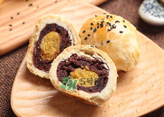 蛋黃酥為什么會(huì)爆開(kāi)？蛋黃酥爆餡是什么原因？