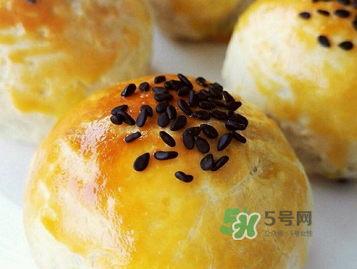 蛋黃酥為什么會(huì)開裂？蛋黃酥開裂原因