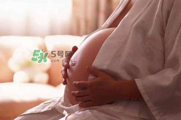 孕晚期肚子有規(guī)律的跳動是胎動嗎？