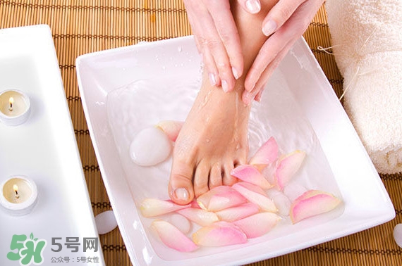 醋泡腳能治療灰指甲嗎？醋泡腳能治足跟痛嗎