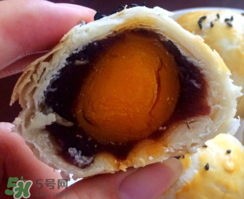 蛋黃酥可以用熟蛋黃嗎？蛋黃酥用什么蛋黃好？