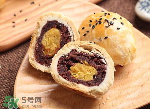 蛋黃酥可以用熟蛋黃嗎？蛋黃酥用什么蛋黃好？