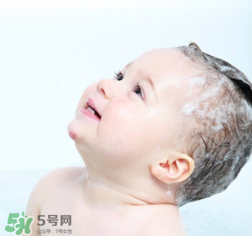 秋天嬰兒幾天洗一次澡？秋天嬰兒洗幾次澡？
