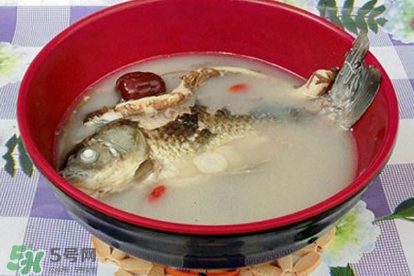產(chǎn)婦鯽魚湯什么時候喝？產(chǎn)婦鯽魚湯放調(diào)料嗎？