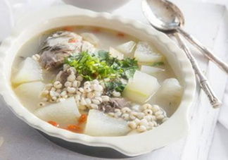產(chǎn)婦鯽魚湯什么時候喝？產(chǎn)婦鯽魚湯放調(diào)料嗎？
