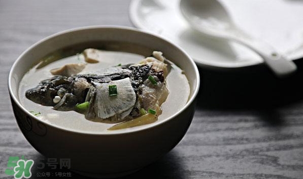 孕婦鯽魚湯可以放姜嗎？孕婦鯽魚湯能放料酒嗎？