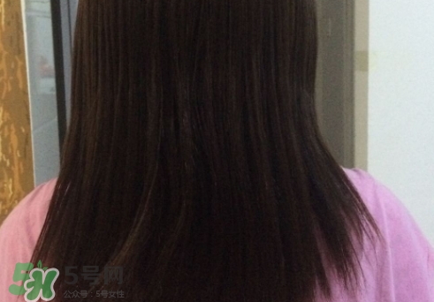 護(hù)發(fā)精油什么時(shí)候用最好？護(hù)發(fā)精油什么時(shí)候涂頭發(fā)